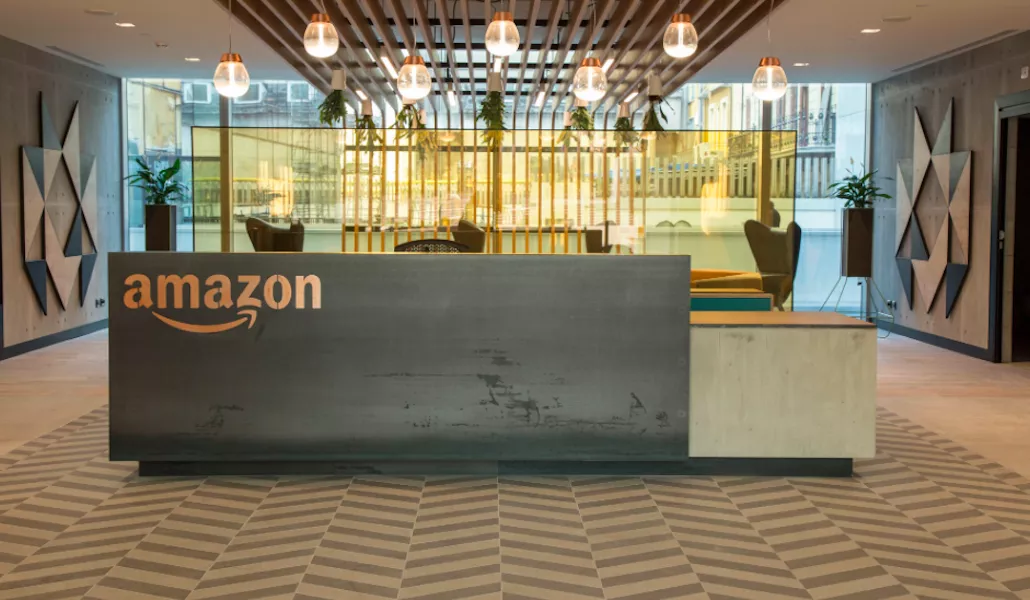 Il mondo (segreto) di Amazon: come funziona l’impero di Jeff Bezos