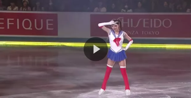 La pattinatrice russa sorprende pubblico e giuria e si trasforma in Sailor Moon (VIDEO)