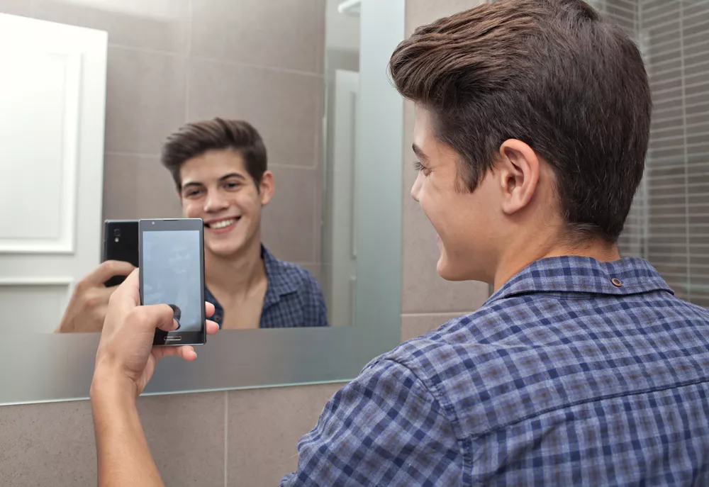 Come fare i Selfie allo specchio: guida