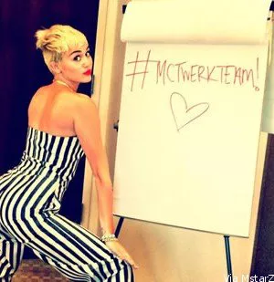 Miley Cyrus entra ad Oxford: selfie e twerk trovano un posto nel dizionario