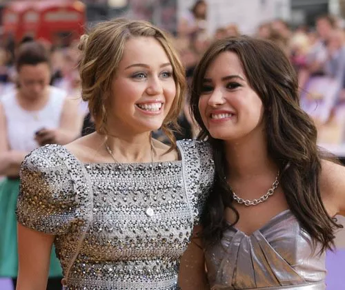 Demi Lovato e Miley Cyrus contro i disturbi alimentari