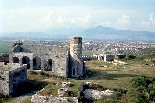 Visita alla città medioevale di Scutari, in Albania.